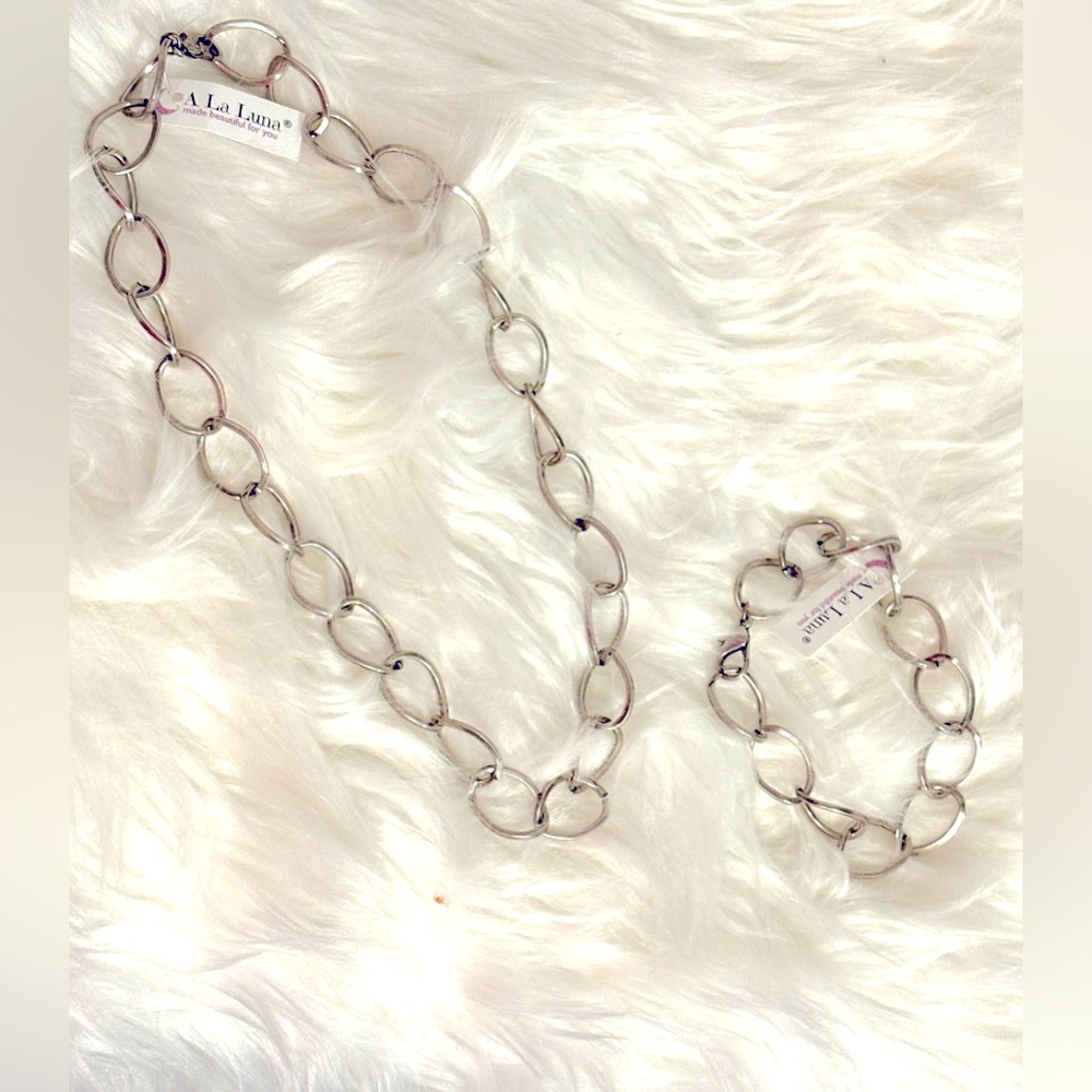 NWT A La Luna hand made chain bracelet.